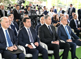 Prezident İlham Əliyev və Slovakiya Prezidenti Şuşada mətbuata bəyanatlarla çıxış ediblər