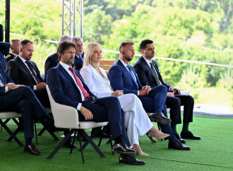Prezident İlham Əliyev və Slovakiya Prezidenti Şuşada mətbuata bəyanatlarla çıxış ediblər