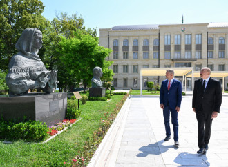 Prezident İlham Əliyev və Slovakiya Prezidenti Peter Pelleqrini Şuşada Azərbaycanın tanınmış şəxsiyyətlərinin işğal dövründə güllələnmiş büstlərinə baxıblar