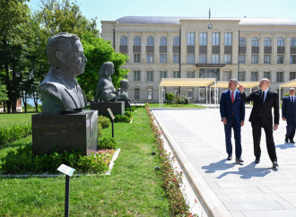 Prezident İlham Əliyev və Slovakiya Prezidenti Peter Pelleqrini Şuşada Azərbaycanın tanınmış şəxsiyyətlərinin işğal dövründə güllələnmiş büstlərinə baxıblar