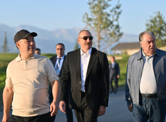 Prezident İlham Əliyev Qırğızıstan, Özbəkistan və Tacikistan prezidentləri ilə birlikdə Çolpon-Ata şəhərində Qolf Klubun açılışında iştirak edib