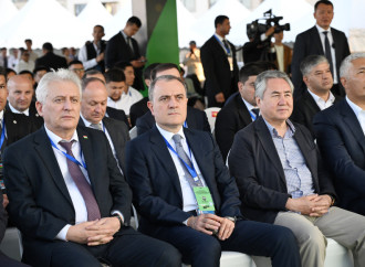 Prezident İlham Əliyev Qırğızıstan, Özbəkistan və Tacikistan prezidentləri ilə birlikdə Çolpon-Ata şəhərində Qolf Klubun açılışında iştirak edib