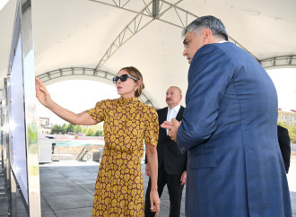 Prezident İlham Əliyev və Birinci xanım Mehriban Əliyeva “Naxçıvan” Mehmanxana Kompleksinin təməlqoyma mərasimində iştirak ediblər
