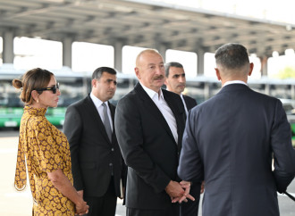 Prezident İlham Əliyev və Birinci xanım Mehriban Əliyeva Naxçıvanda elektrik mühərrikli yeni avtobuslara baxıb, dəmir yolu infrastrukturunda aparılan yenidənqurma işləri ilə tanış olub