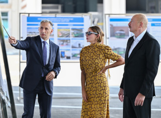 Prezident İlham Əliyev və Birinci xanım Mehriban Əliyeva Naxçıvanda elektrik mühərrikli yeni avtobuslara baxıb, dəmir yolu infrastrukturunda aparılan yenidənqurma işləri ilə tanış olub