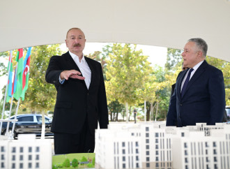 Prezident İlham Əliyev Naxçıvan şəhərində sosial evlər kompleksinin təməlini qoyub
