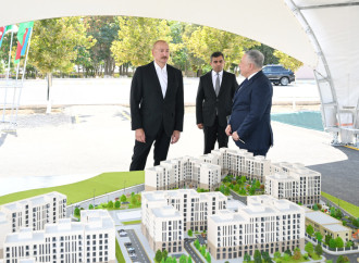 Prezident İlham Əliyev Naxçıvan şəhərində sosial evlər kompleksinin təməlini qoyub