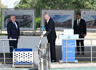 Prezident İlham Əliyev Naxçıvan şəhərində sosial evlər kompleksinin təməlini qoyub