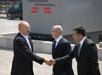 Prezident İlham Əliyev və Birinci xanım Mehriban Əliyeva Naxçıvan şəhərində “Şəms 1” və “Qərbi Üfüq” Günəş Elektrik stansiyalarında görülən işlərlə tanış olublar
