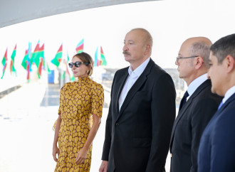 Prezident İlham Əliyev və Birinci xanım Mehriban Əliyeva Naxçıvan şəhərində “Şəms 1” və “Qərbi Üfüq” Günəş Elektrik stansiyalarında görülən işlərlə tanış olublar