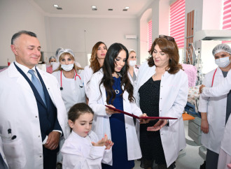 Birinci vitse-prezident Mehriban Əliyeva, qızları Leyla Əliyeva və Arzu Əliyeva Elmi-Tədqiqat Pediatriya İnstitutunu ziyarət ediblər