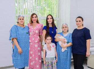 Birinci vitse-prezident Mehriban Əliyeva, qızları Leyla Əliyeva və Arzu Əliyeva Elmi-Tədqiqat Pediatriya İnstitutunu ziyarət ediblər