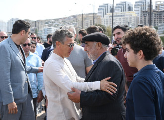 Heydər Əliyev Fondunun vitse-prezidenti Leyla Əliyeva və Arzu Əliyeva klassik avtomobillərin yürüşü və sərgisini izləyiblər