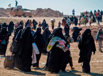 İraq İŞİD terrorçusu Əbu Bəkr əl-Bağdadinin ailəsini sorğu-sual edir