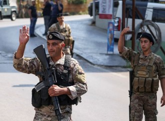 Livanda silahlı şəxs ABŞ səfirliyinə hücüm edib