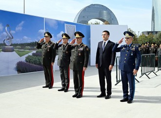 Müdafiə Nazirliyinin rəhbər heyəti Anım Günündə Zəfər parkında olub