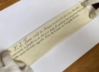 Fransada qazıntı zamanı 200 il əvvələ aid içində məktub olan şüşə tapılıb