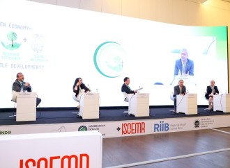 UNEC-də Türk Dünyasında yaşıl iqtisadiyyat mövzusu müzakirə edilib