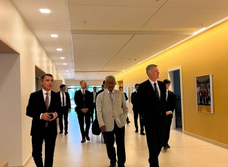 Britaniya Məxfi Kəşfiyyat Xidmətinin rəhbəri ADA Universitetində mühazirə oxuyub