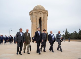 ADY rəhbərliyi və veteran dəmiryolçular Fəxri Xiyaban və Şəhidlər Xiyabanını ziyarət ediblər