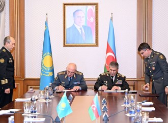 Azərbaycan və Qazaxıstan arasında hərbi əməkdaşlığa dair sənəd imzalanıb