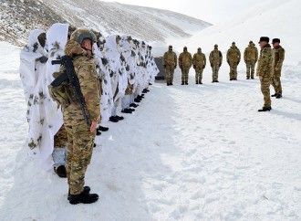 Baş Qərargah rəisi komandoların yüksək dağlıq ərazi və sərt qış şəraitində hazırlığını izləyib
