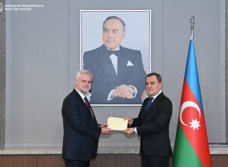ABŞ-ın yeni səfiri etimadnaməsinin surətini Ceyhun Bayramova təqdim edib