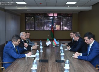 XİN rəhbəri əlcəzairli həmkarı ilə regional vəziyyəti müzakirə etdi