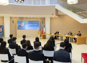 XİN və ADA Universitetinin birgə təşkilatçılığı ilə yeni qrup "Diplomatiya Könüllüləri" üçün Ulu Öndər Heydər Əliyevin 100 illiyinə həsr olunmuş diplomatiya həftəsi təşkil olunub