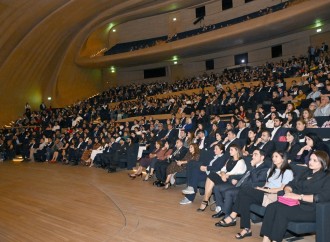 Heydər Əliyev Mərkəzində Tağıyev: Neft bədii filminin premyerası olub