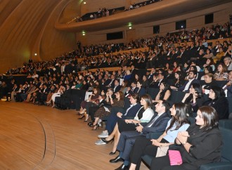 Heydər Əliyev Mərkəzində Tağıyev: Neft bədii filminin premyerası olub