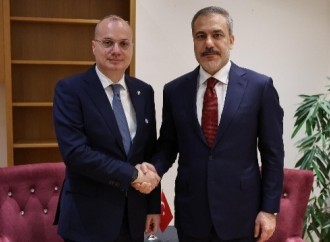 Hakan Fidan Albaniya XİN rəhbəri ilə görüşüb
