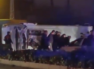 Hatayda polis əməkdaşlarının olduğu avtobus aşıb
