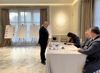 Azərbaycanın İtaliyadakı səfirliyində yaradılmış seçki məntəqəsində səsvermə davam edir