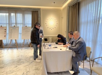 Azərbaycanın İtaliyadakı səfirliyində yaradılmış seçki məntəqəsində səsvermə davam edir
