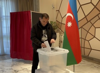 Azərbaycanın İtaliyadakı səfirliyində yaradılmış seçki məntəqəsində səsvermə davam edir