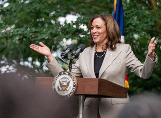 Kamala Harris Donald Trampla debat etməyə hazır olduğunu deyib