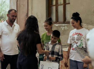 Heydər Əliyev Fondunun vitse-prezidenti Leyla Əliyeva və Bakı Media Mərkəzinin rəhbəri Arzu Əliyeva Qəbələdə “Gənc arıçı” layihəsinin iştirakçısı ilə görüşüblər