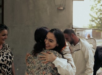 Heydər Əliyev Fondunun vitse-prezidenti Leyla Əliyeva və Bakı Media Mərkəzinin rəhbəri Arzu Əliyeva Qəbələdə “Gənc arıçı” layihəsinin iştirakçısı ilə görüşüblər
