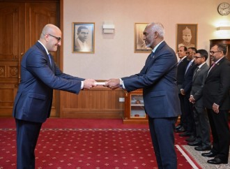 Azərbaycan səfiri etimadnaməsini Maldiv prezidentinə təqdim edib