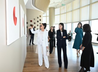 Azərbaycanın və Özbəkistanın Birinci xanımları və qızları Daşkənddə sərgi ilə tanış olub və Özbəkistan milli geyimlərindən ibarət kolleksiyaya baxıblar