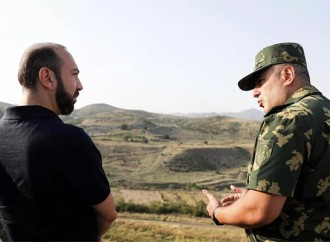 Mirzoyan səfirlərlə Azərbaycanla sərhədə gəldi