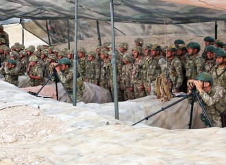 Naxçıvanda artilleriya bölmələri ilə döyüş atışlı taktiki təlim keçirilib