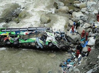 Nepalda sərnişin avtobusu çaya düşüb