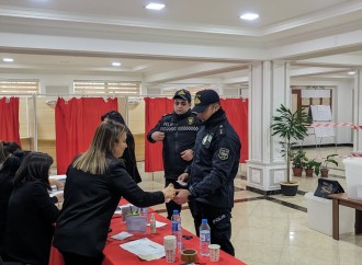 Polis əməkdaşları səsvermədə fəal iştirak edirlər
