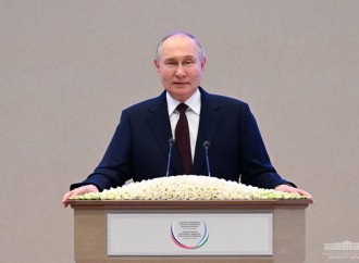 Vladimir Putin Bakıda Şəhidlər Xiyabanını ziyarət edib
