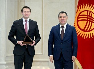 Sadır Japarov bir sıra şəxslərə dövlət mükafatı və fəxri ad təqdim edib