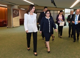 Sahibə Qafarova albaniyalı həmkarı ilə görüşüb