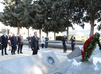 Türkiyənin təhsil naziri Ulu Öndərin məzarını, Şəhidlər xiyabanını və “Türk şəhidliyi” abidəsini ziyarət edib