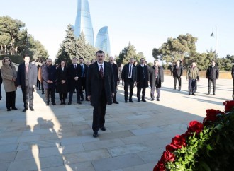 Türkiyənin təhsil naziri Ulu Öndərin məzarını, Şəhidlər xiyabanını və “Türk şəhidliyi” abidəsini ziyarət edib